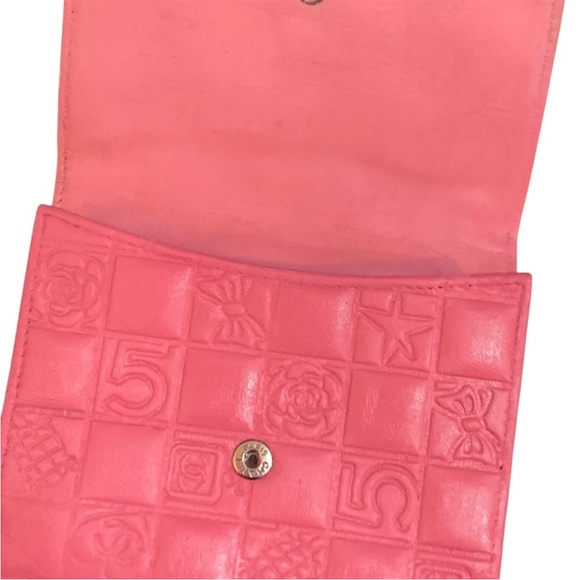 Win the Chanel Wallet - Picture 6 of 8